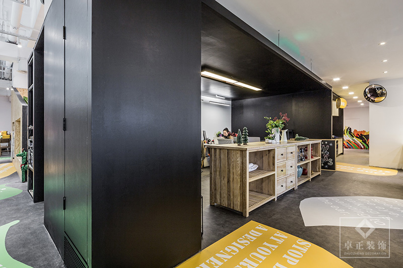 辦公室裝修設(shè)計效果圖3