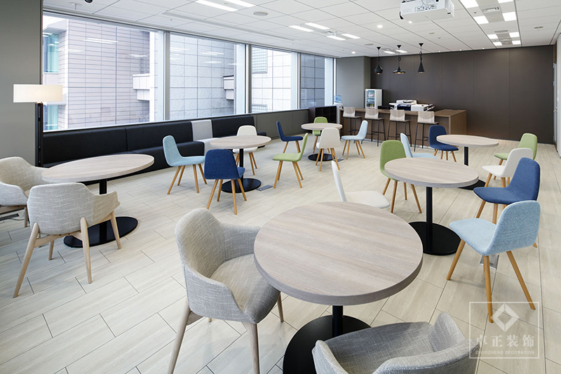 開放式辦公室裝修實(shí)景圖2