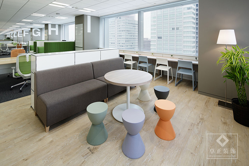 開放式辦公室裝修實(shí)景圖1