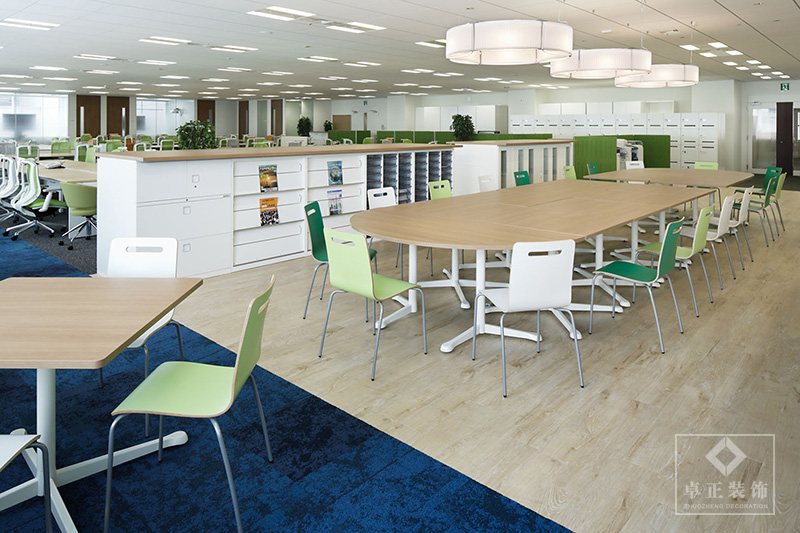 開放式辦公區(qū)裝修實(shí)景圖